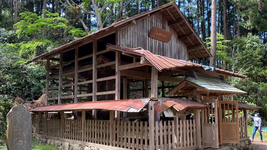 八王子神社（修復前）