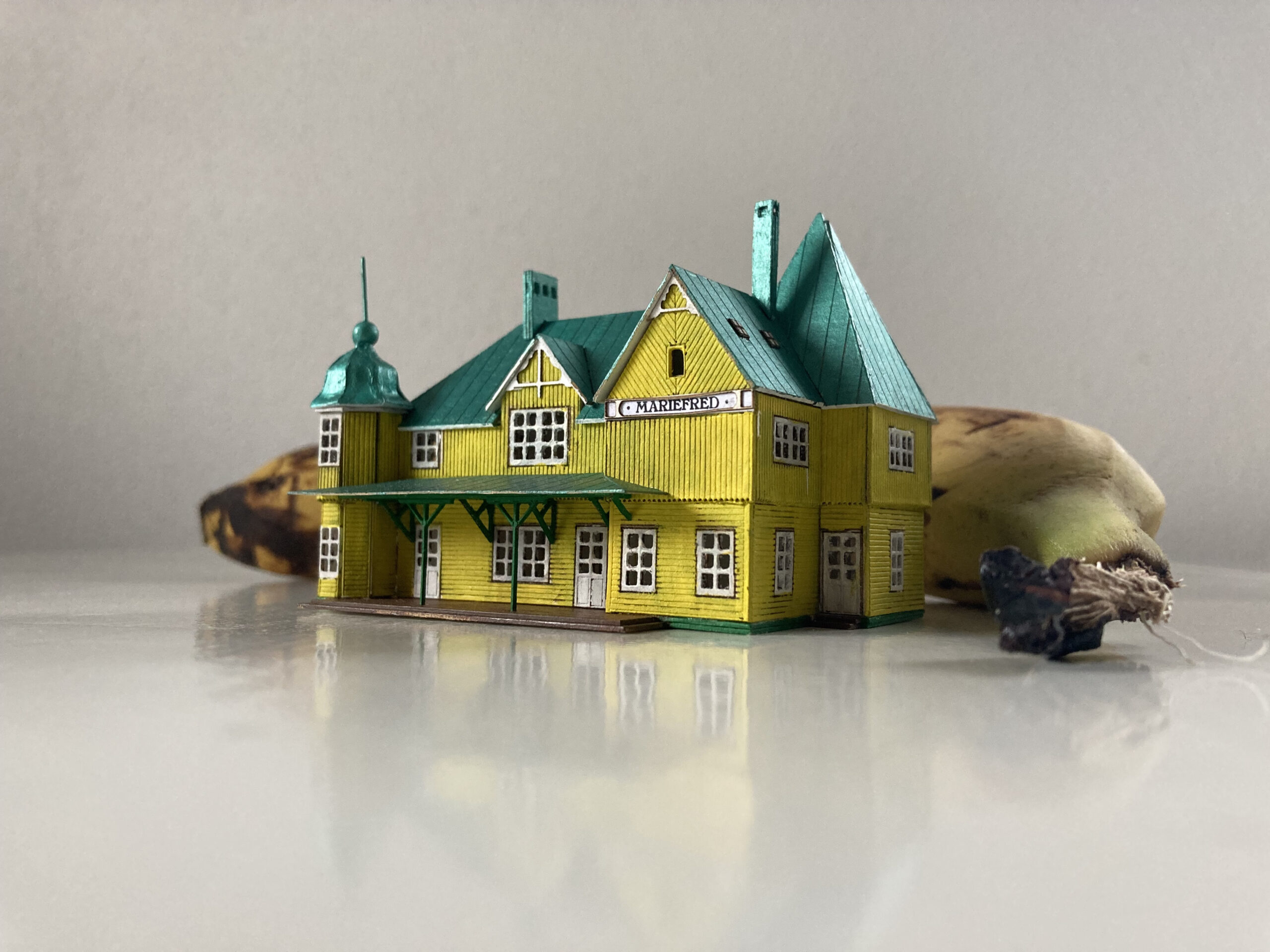 Mariefred+Banana+for+Scale